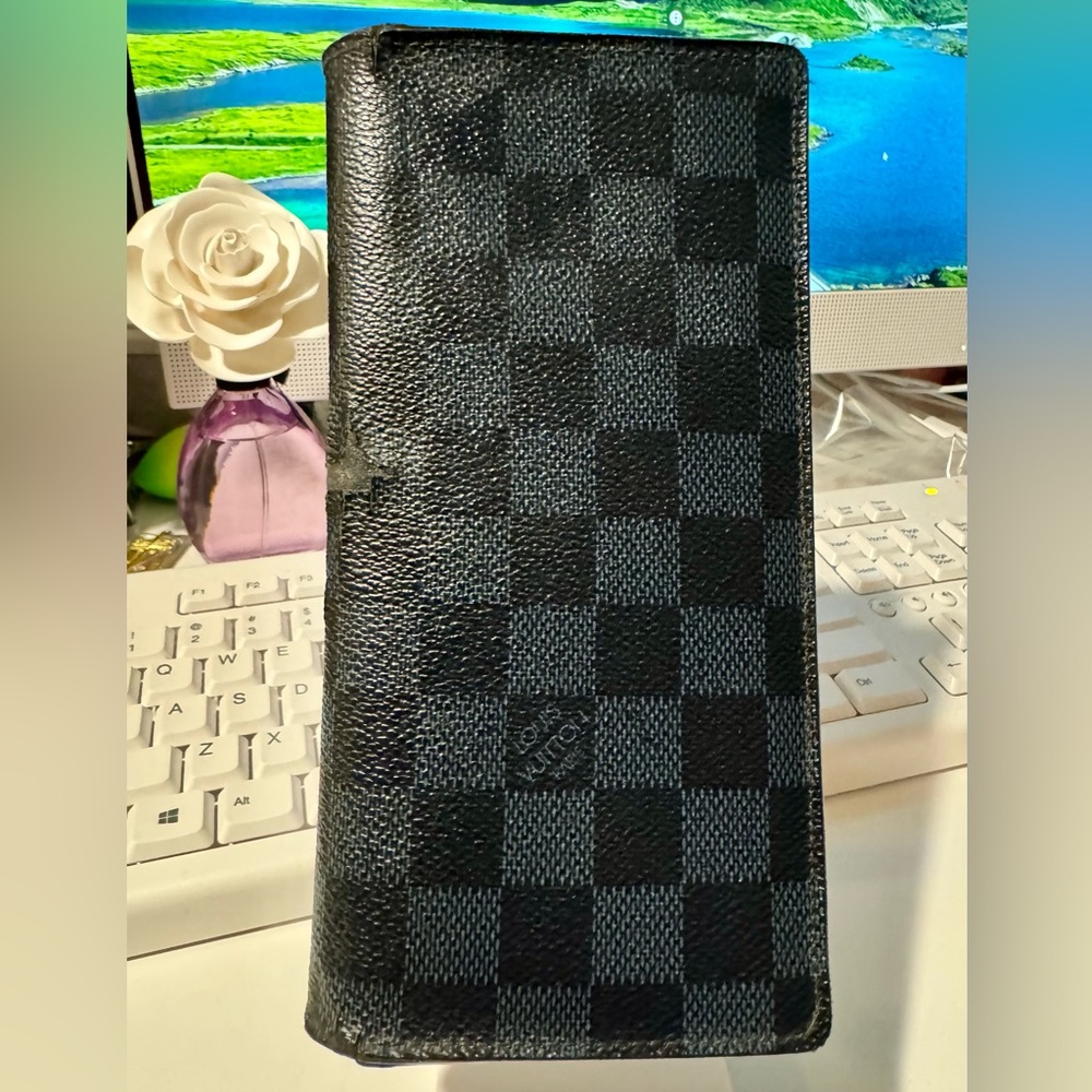 AUTHENTIC LOUIS VUITTON BIFOLD WALLET